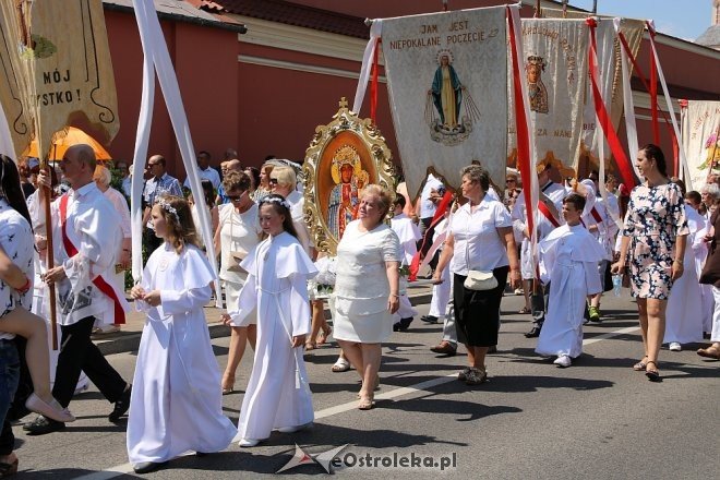 Procesja Bożego Ciała w parafi pw. św. Antoniego w Ostrołęce [31.05.2018] - zdjęcie #32 - eOstroleka.pl