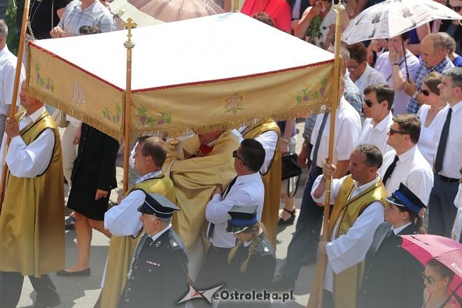 Procesja Bożego Ciała w parafii pw. Zbawiciela Świata w Ostrołęce [31.05.2018] - zdjęcie #67 - eOstroleka.pl