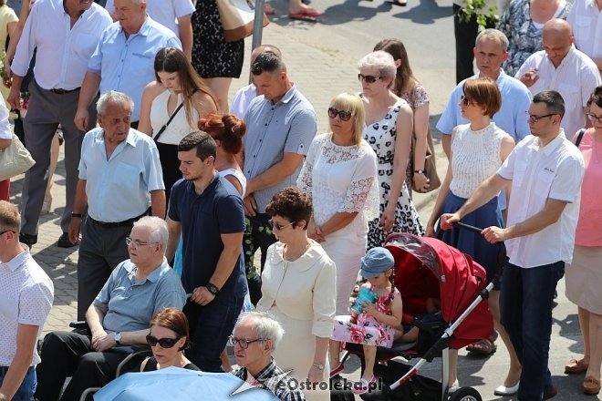 Procesja Bożego Ciała w parafii pw. Zbawiciela Świata w Ostrołęce [31.05.2018] - zdjęcie #9 - eOstroleka.pl