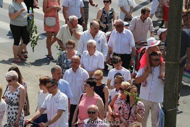 Procesja Bożego Ciała w parafii pw. Zbawiciela Świata w Ostrołęce [31.05.2018] - zdjęcie #7 - eOstroleka.pl