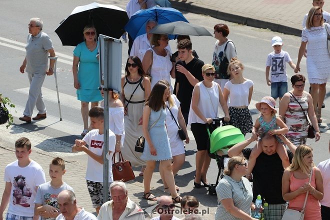 Procesja Bożego Ciała w parafii pw. Zbawiciela Świata w Ostrołęce [31.05.2018] - zdjęcie #1 - eOstroleka.pl