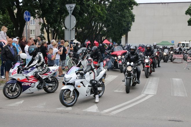 Motoserce 2018: Parada motocykli ulicami Ostrołęki [02.06.2018] - zdjęcie #18 - eOstroleka.pl
