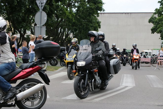 Motoserce 2018: Parada motocykli ulicami Ostrołęki [02.06.2018] - zdjęcie #45 - eOstroleka.pl