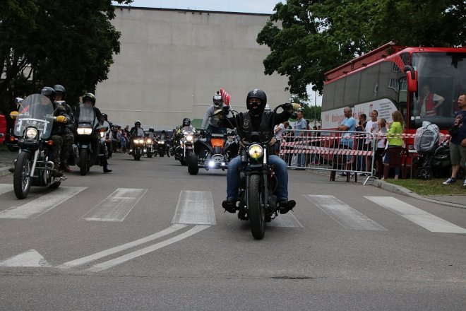 Motoserce 2018: Parada motocykli ulicami Ostrołęki [02.06.2018] - zdjęcie #66 - eOstroleka.pl