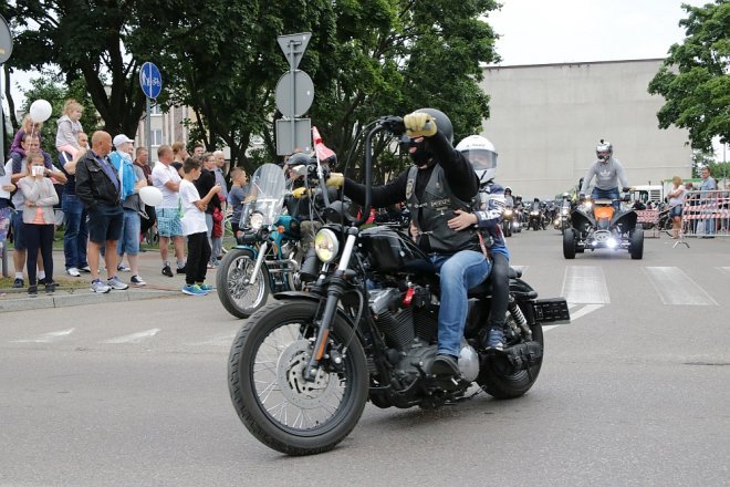 Motoserce 2018: Parada motocykli ulicami Ostrołęki [02.06.2018] - zdjęcie #67 - eOstroleka.pl