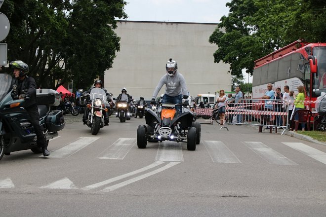 Motoserce 2018: Parada motocykli ulicami Ostrołęki [02.06.2018] - zdjęcie #68 - eOstroleka.pl