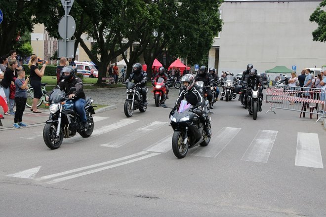 Motoserce 2018: Parada motocykli ulicami Ostrołęki [02.06.2018] - zdjęcie #231 - eOstroleka.pl