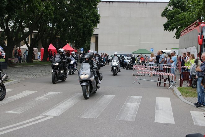 Motoserce 2018: Parada motocykli ulicami Ostrołęki [02.06.2018] - zdjęcie #90 - eOstroleka.pl