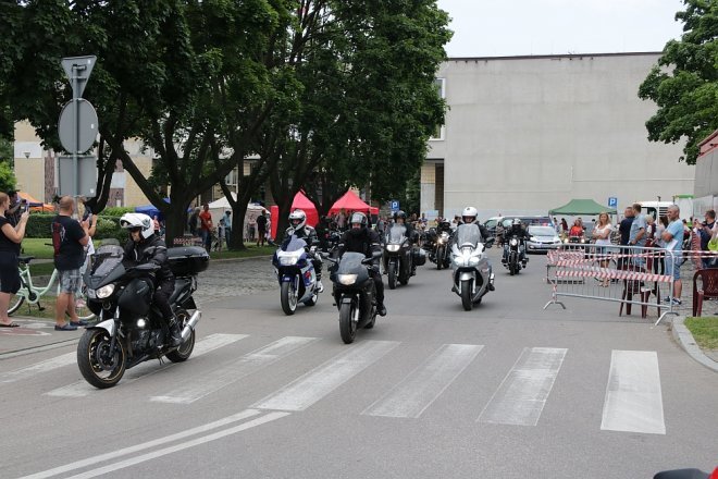 Motoserce 2018: Parada motocykli ulicami Ostrołęki [02.06.2018] - zdjęcie #91 - eOstroleka.pl