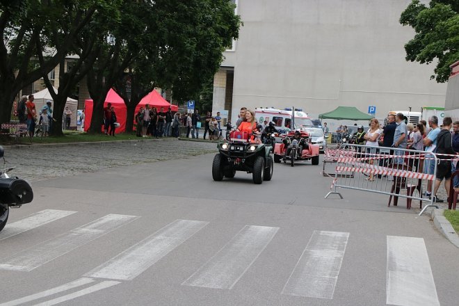 Motoserce 2018: Parada motocykli ulicami Ostrołęki [02.06.2018] - zdjęcie #97 - eOstroleka.pl