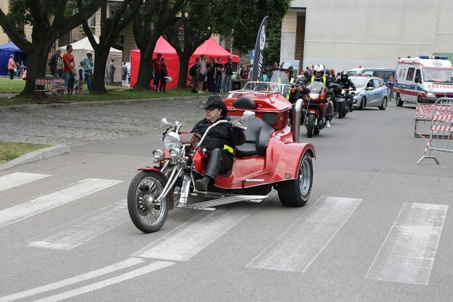 Motoserce 2018: Parada motocykli ulicami Ostrołęki [02.06.2018] - zdjęcie #101 - eOstroleka.pl