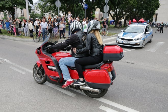 Motoserce 2018: Parada motocykli ulicami Ostrołęki [02.06.2018] - zdjęcie #110 - eOstroleka.pl