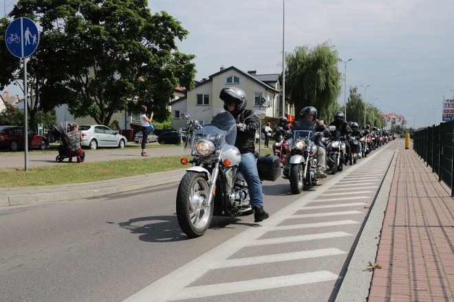 Motoserce 2018: Parada motocykli ulicami Ostrołęki [02.06.2018] - zdjęcie #222 - eOstroleka.pl