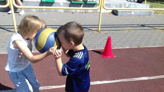 Sportowy Dzień Dziecka w ostrołęckiej „czwórce” [,01.06.2018] - zdjęcie #9 - eOstroleka.pl