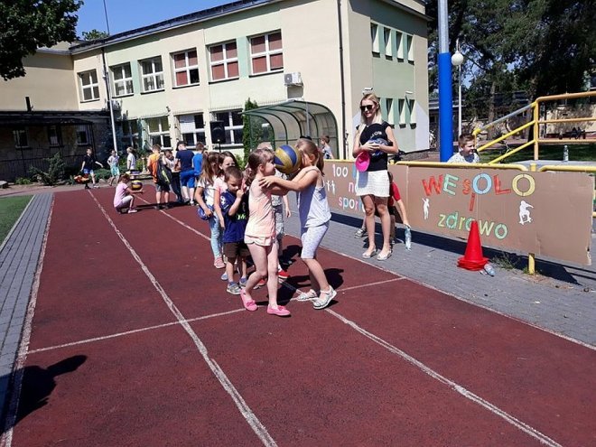 Sportowy Dzień Dziecka w ostrołęckiej „czwórce” [,01.06.2018] - zdjęcie #19 - eOstroleka.pl