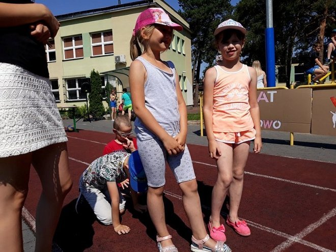 Sportowy Dzień Dziecka w ostrołęckiej „czwórce” [,01.06.2018] - zdjęcie #22 - eOstroleka.pl