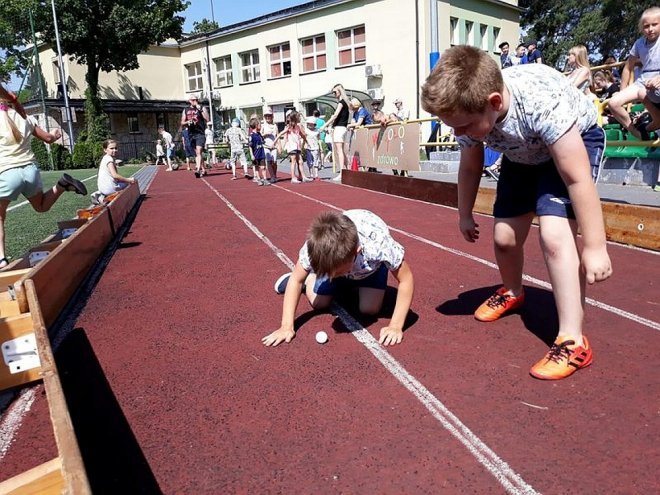 Sportowy Dzień Dziecka w ostrołęckiej „czwórce” [,01.06.2018] - zdjęcie #23 - eOstroleka.pl