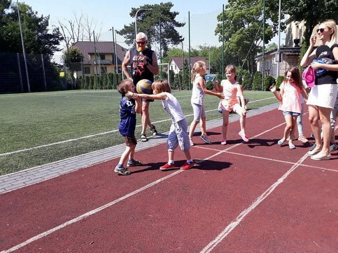 Sportowy Dzień Dziecka w ostrołęckiej „czwórce” [,01.06.2018] - zdjęcie #24 - eOstroleka.pl