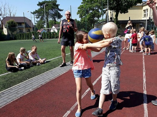 Sportowy Dzień Dziecka w ostrołęckiej „czwórce” [,01.06.2018] - zdjęcie #26 - eOstroleka.pl