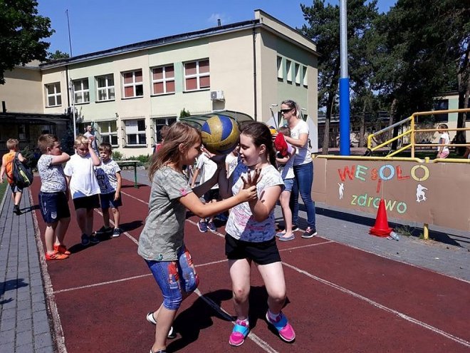 Sportowy Dzień Dziecka w ostrołęckiej „czwórce” [,01.06.2018] - zdjęcie #31 - eOstroleka.pl