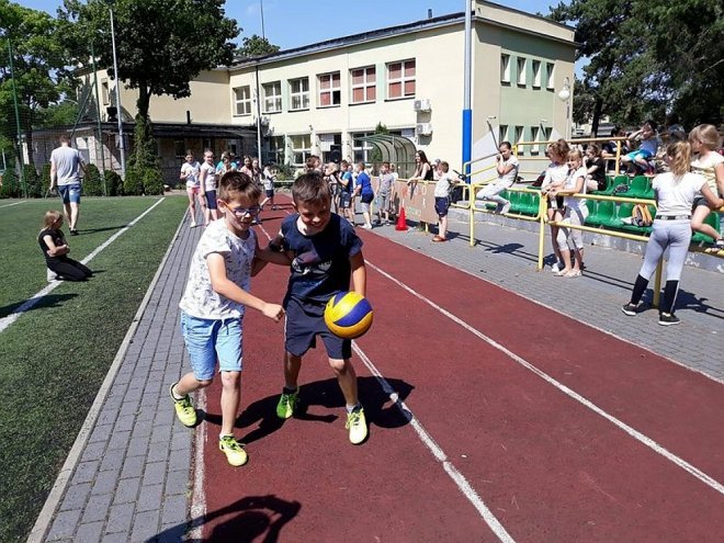 Sportowy Dzień Dziecka w ostrołęckiej „czwórce” [,01.06.2018] - zdjęcie #34 - eOstroleka.pl