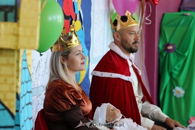 Spektakl o Śpiącej Królewnie z okazji Dnia Dziecka w miejskiej „ósemce” [06.06.2018] - zdjęcie #8 - eOstroleka.pl