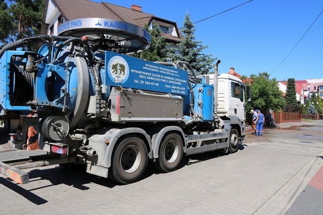 Awaria sieci wodociągowej przy ulicy Olszewskiego [07.06.2018] - zdjęcie #17 - eOstroleka.pl