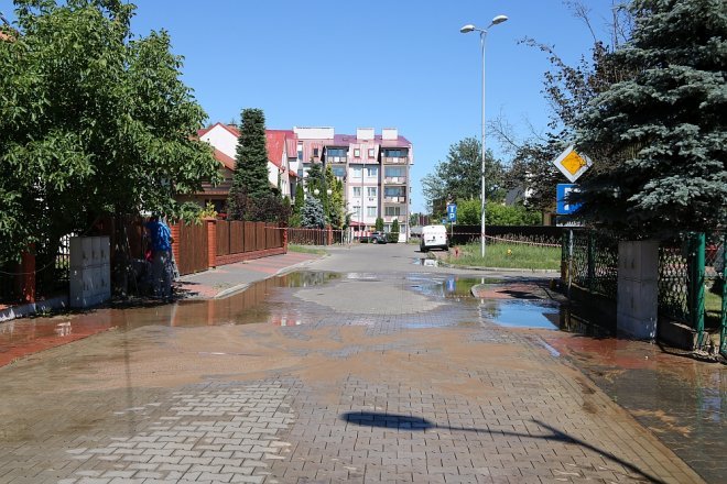 Awaria sieci wodociągowej przy ulicy Olszewskiego [07.06.2018] - zdjęcie #21 - eOstroleka.pl