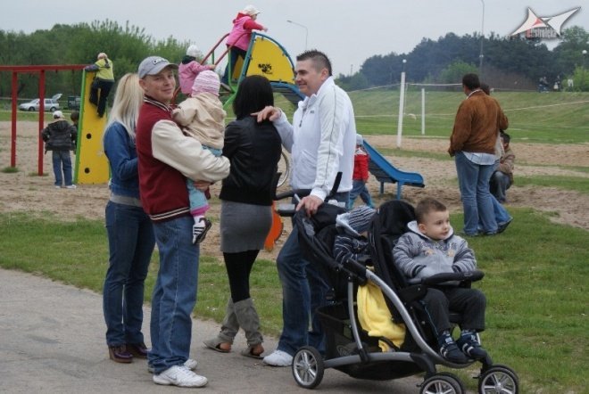 Dni Ostrołęki - Zlot Samochodów Amerykańskich (15.05.2010) - zdjęcie #98 - eOstroleka.pl