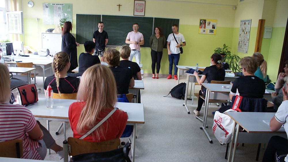 Egzamin w szkolnych podziemiach na zakończenie kursu samoobrony [12.06.2018] - zdjęcie #9 - eOstroleka.pl