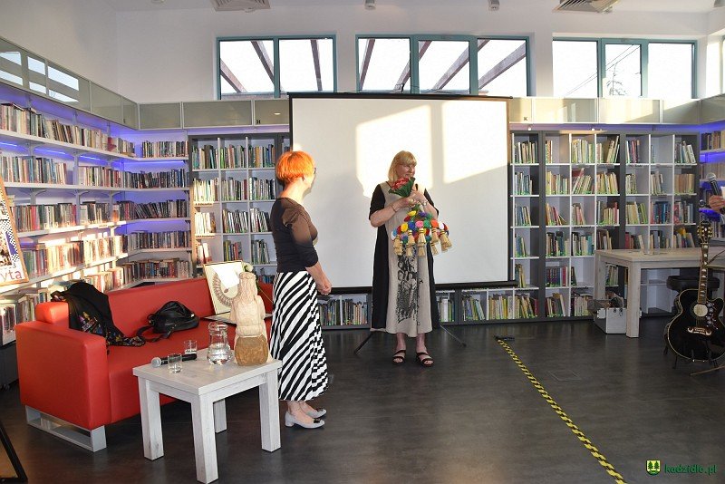 Spotkanie z Elżbietą Ficowską w bibliotece w Kadzidle [11.06.2018] - zdjęcie #35 - eOstroleka.pl