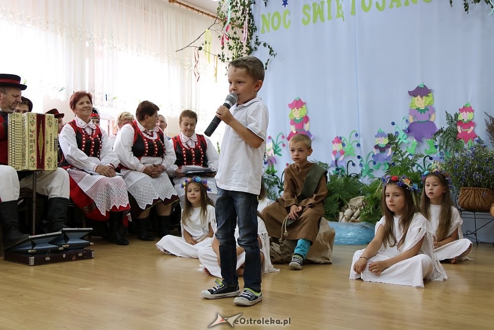 Przedszkolaki z Krainy Misiów o tradycjach Nocy Świętojańskiej na Kurpiach [14.06.2018] - zdjęcie #36 - eOstroleka.pl