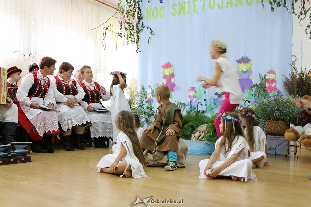 Przedszkolaki z Krainy Misiów o tradycjach Nocy Świętojańskiej na Kurpiach [14.06.2018] - zdjęcie #39 - eOstroleka.pl