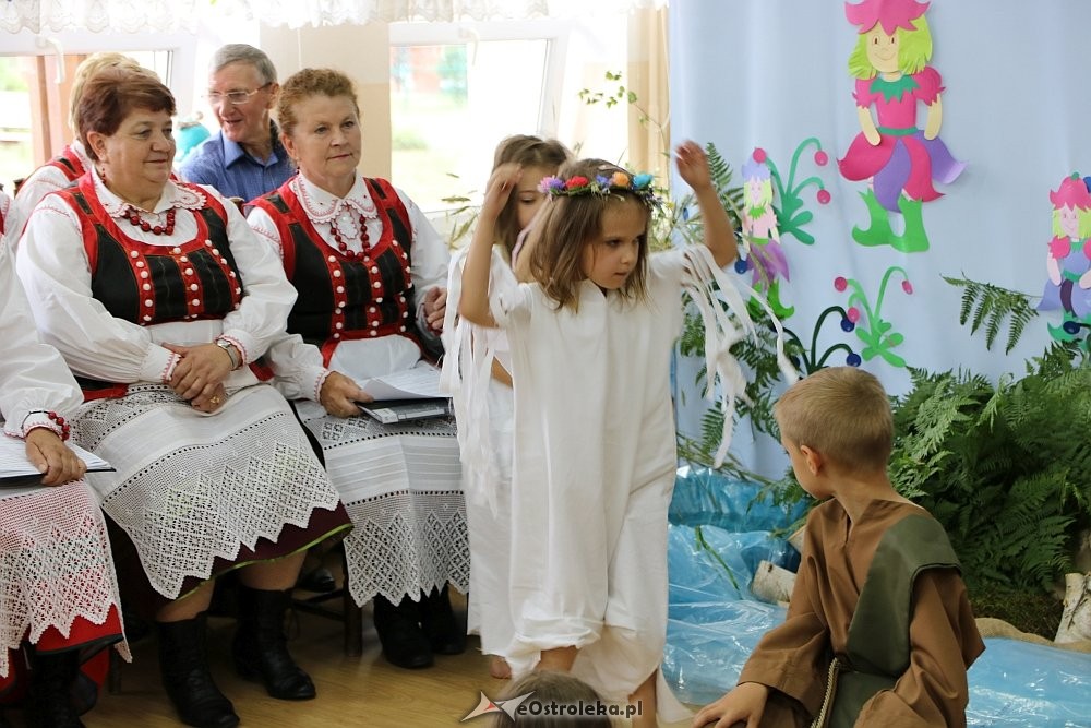 Przedszkolaki z Krainy Misiów o tradycjach Nocy Świętojańskiej na Kurpiach [14.06.2018] - zdjęcie #40 - eOstroleka.pl