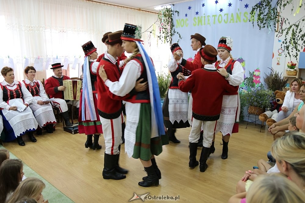 Przedszkolaki z Krainy Misiów o tradycjach Nocy Świętojańskiej na Kurpiach [14.06.2018] - zdjęcie #64 - eOstroleka.pl