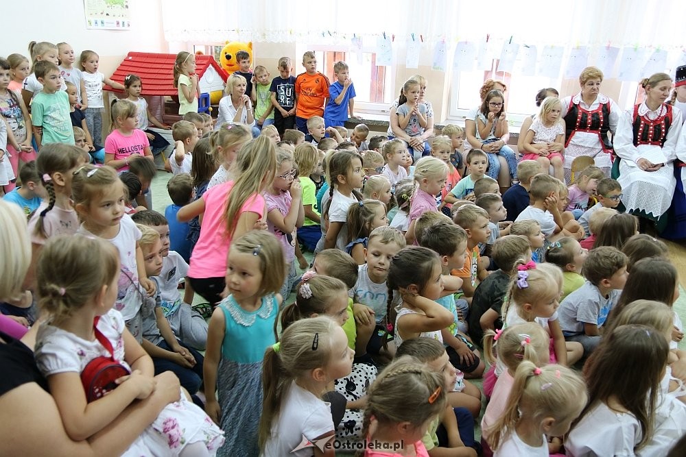 Przedszkolaki z Krainy Misiów o tradycjach Nocy Świętojańskiej na Kurpiach [14.06.2018] - zdjęcie #66 - eOstroleka.pl