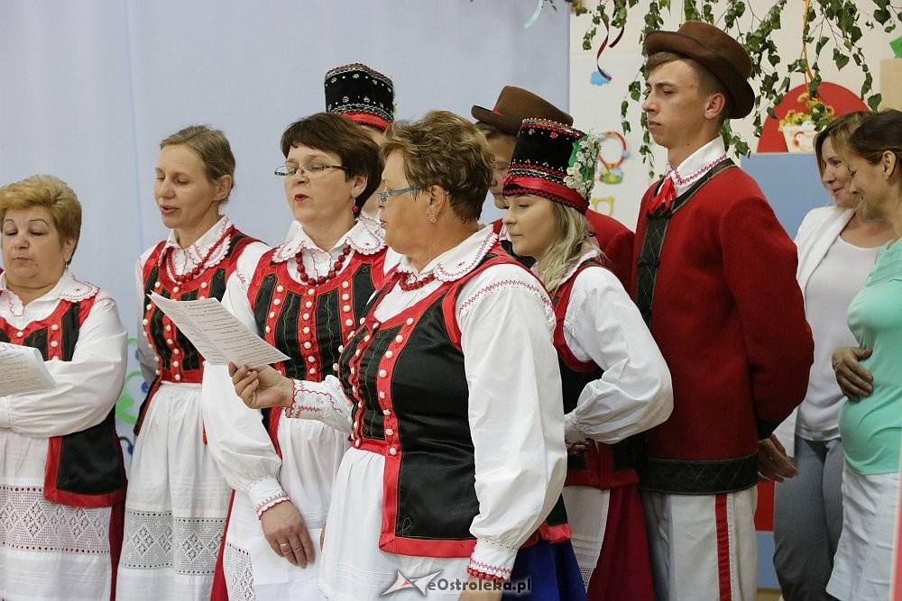 Przedszkolaki z Krainy Misiów o tradycjach Nocy Świętojańskiej na Kurpiach [14.06.2018] - zdjęcie #83 - eOstroleka.pl