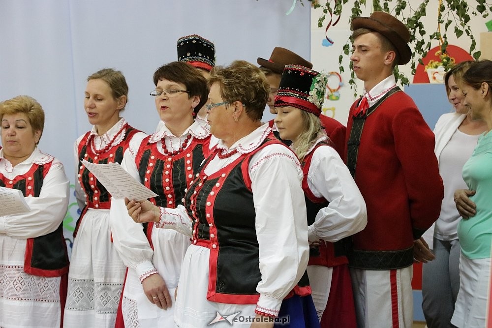 Przedszkolaki z Krainy Misiów o tradycjach Nocy Świętojańskiej na Kurpiach [14.06.2018] - zdjęcie #13 - eOstroleka.pl