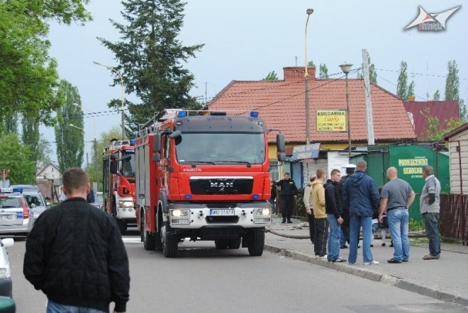 Pożar budki na rynku (16.05.2010) - zdjęcie #10 - eOstroleka.pl