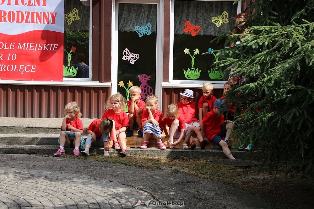 Rodzinny piknik patriotyczny w Przedszkolu Miejskim nr 10 [15.06.2018] - zdjęcie #7 - eOstroleka.pl