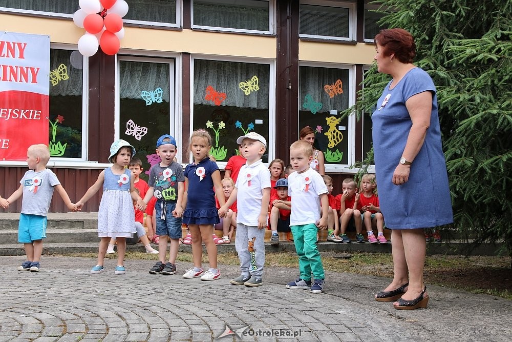 Rodzinny piknik patriotyczny w Przedszkolu Miejskim nr 10 [15.06.2018] - zdjęcie #13 - eOstroleka.pl