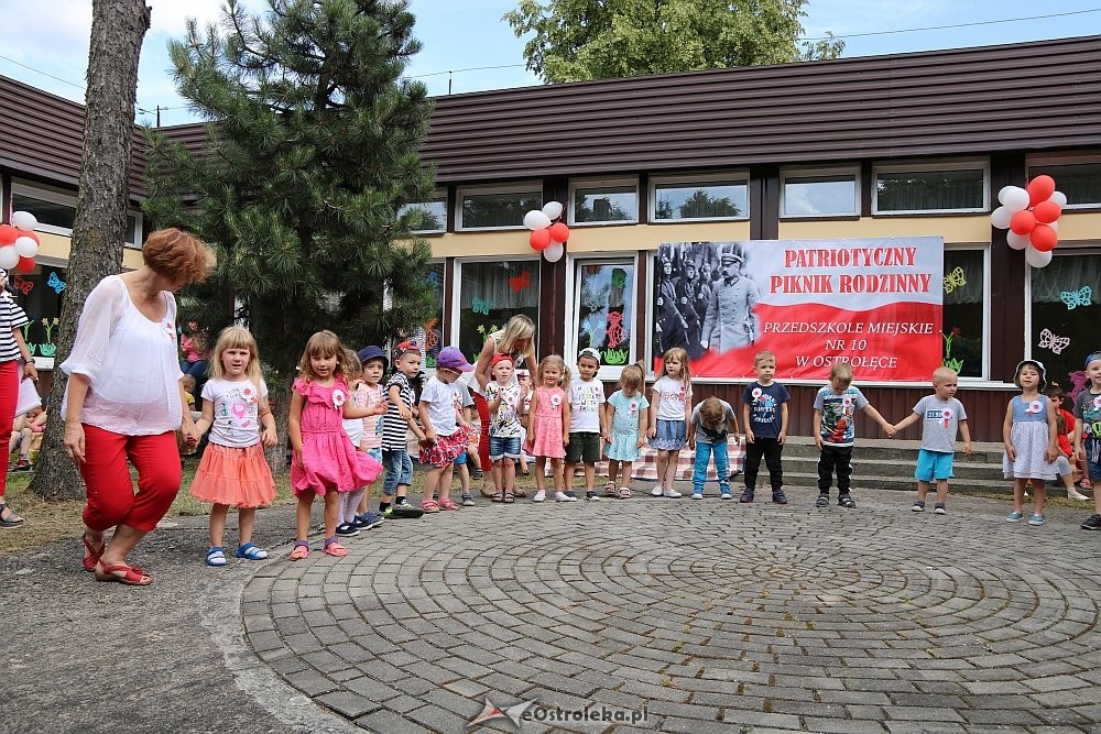 Rodzinny piknik patriotyczny w Przedszkolu Miejskim nr 10 [15.06.2018] - zdjęcie #24 - eOstroleka.pl