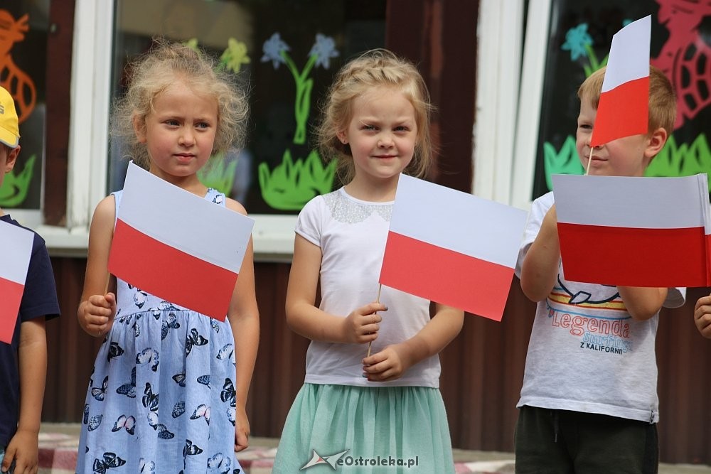 Rodzinny piknik patriotyczny w Przedszkolu Miejskim nr 10 [15.06.2018] - zdjęcie #27 - eOstroleka.pl