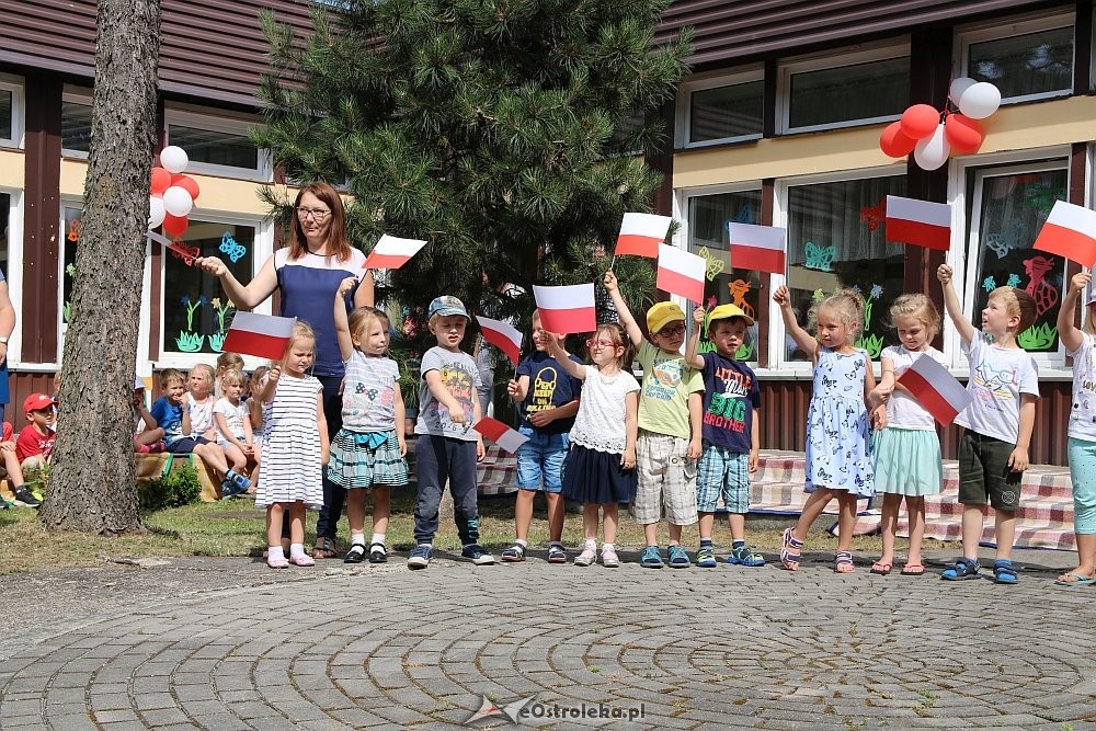 Rodzinny piknik patriotyczny w Przedszkolu Miejskim nr 10 [15.06.2018] - zdjęcie #39 - eOstroleka.pl