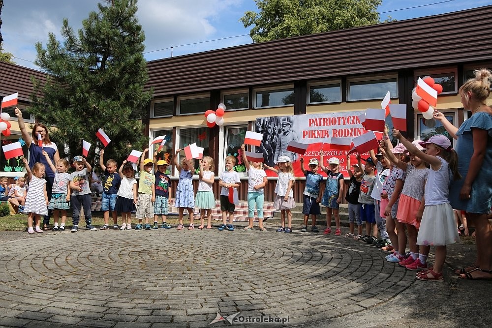 Rodzinny piknik patriotyczny w Przedszkolu Miejskim nr 10 [15.06.2018] - zdjęcie #43 - eOstroleka.pl