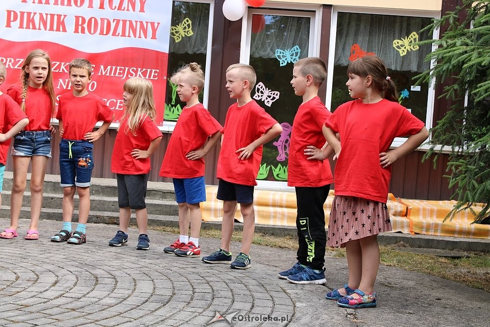 Rodzinny piknik patriotyczny w Przedszkolu Miejskim nr 10 [15.06.2018] - zdjęcie #67 - eOstroleka.pl