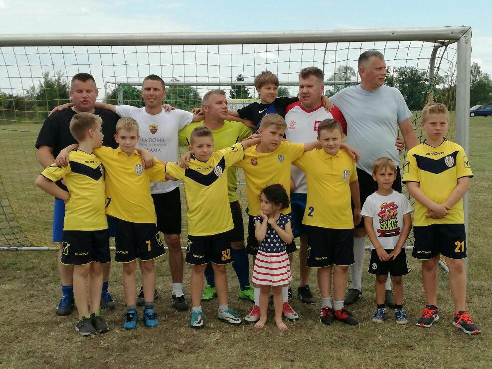 20-lecie OTS Korona: turniej rodziców, prezentacja maskotki, mecz oldbojów [16.06.2018] - zdjęcie #14 - eOstroleka.pl