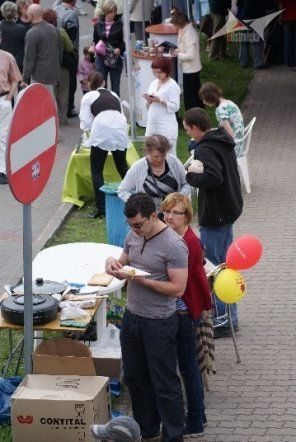 Festyn Osiedlowy na ul. Hallera (16.05.2010) - zdjęcie #45 - eOstroleka.pl