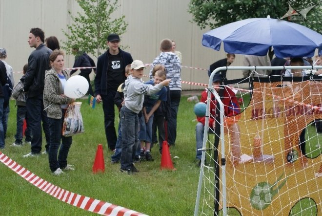 Festyn Osiedlowy na ul. Hallera (16.05.2010) - zdjęcie #38 - eOstroleka.pl