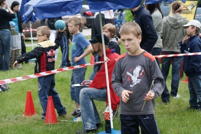 Festyn Osiedlowy na ul. Hallera (16.05.2010) - zdjęcie #34 - eOstroleka.pl